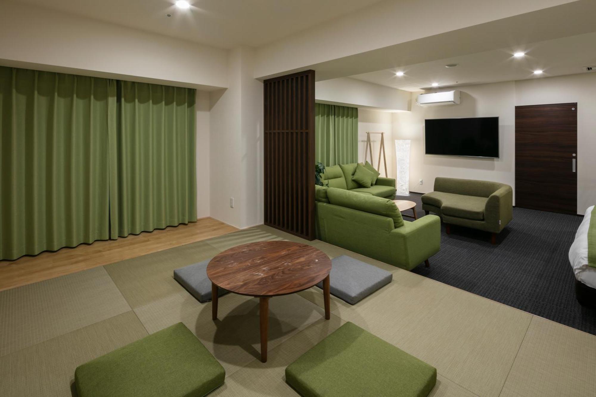 Randor Hotel Sapporo Suites Номер фото A room at the Kyoto International Manga Museum