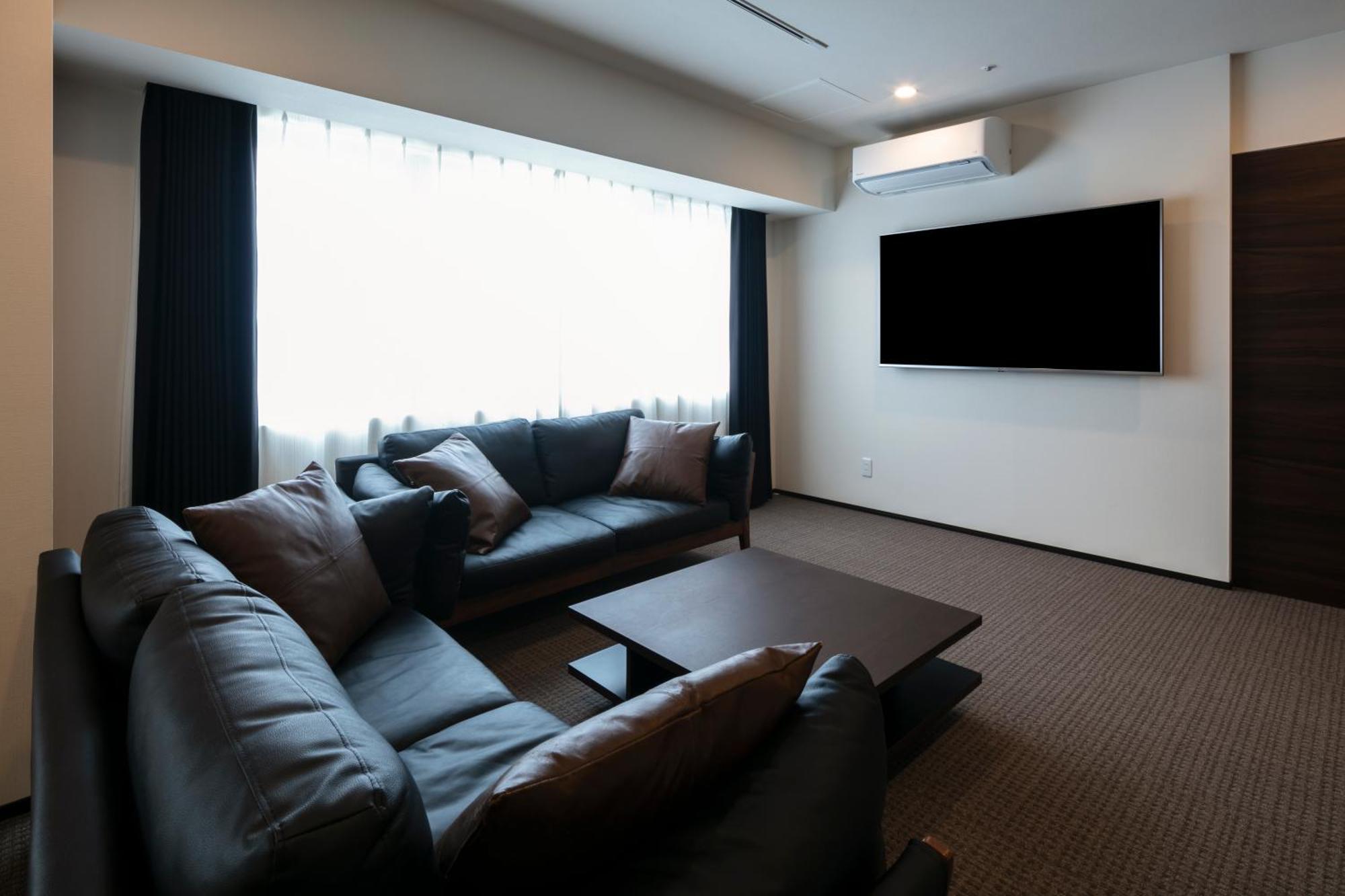 Randor Hotel Sapporo Suites Номер фото A living room in a Japanese apartment