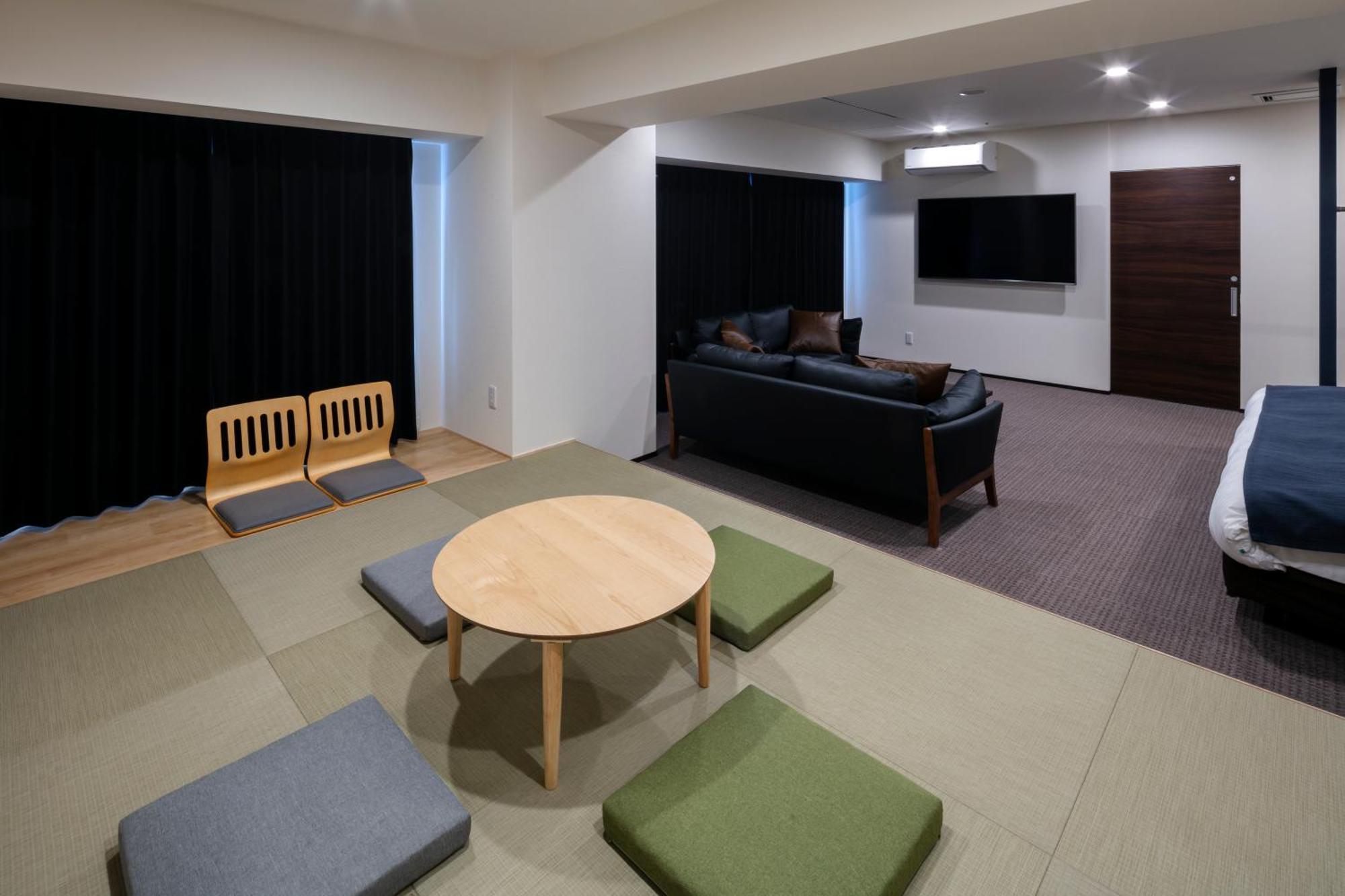 Randor Hotel Sapporo Suites Номер фото A room at the Kyoto International Manga Museum