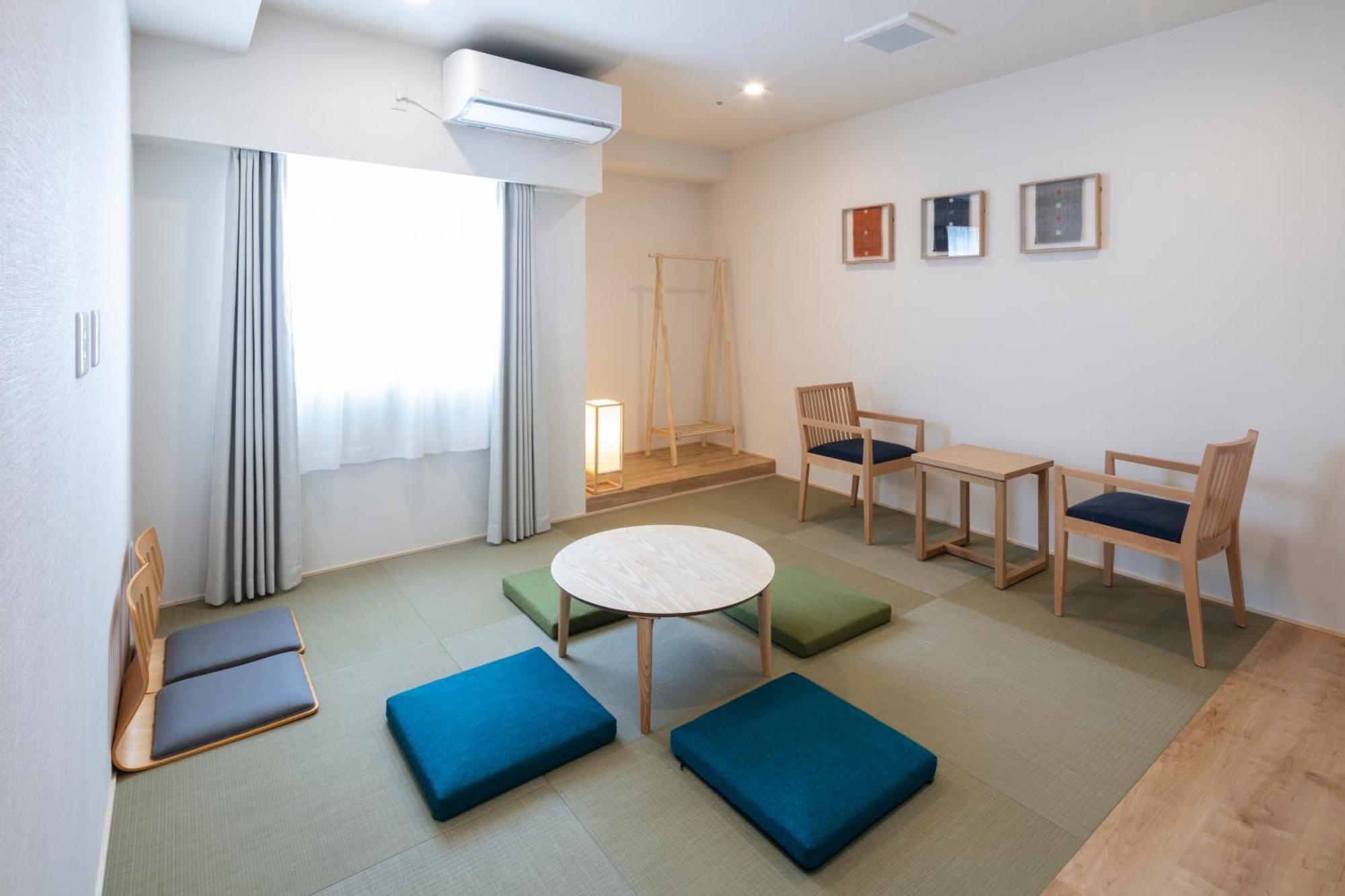 Randor Hotel Sapporo Suites Номер фото A room at the Kyoto International Manga Museum