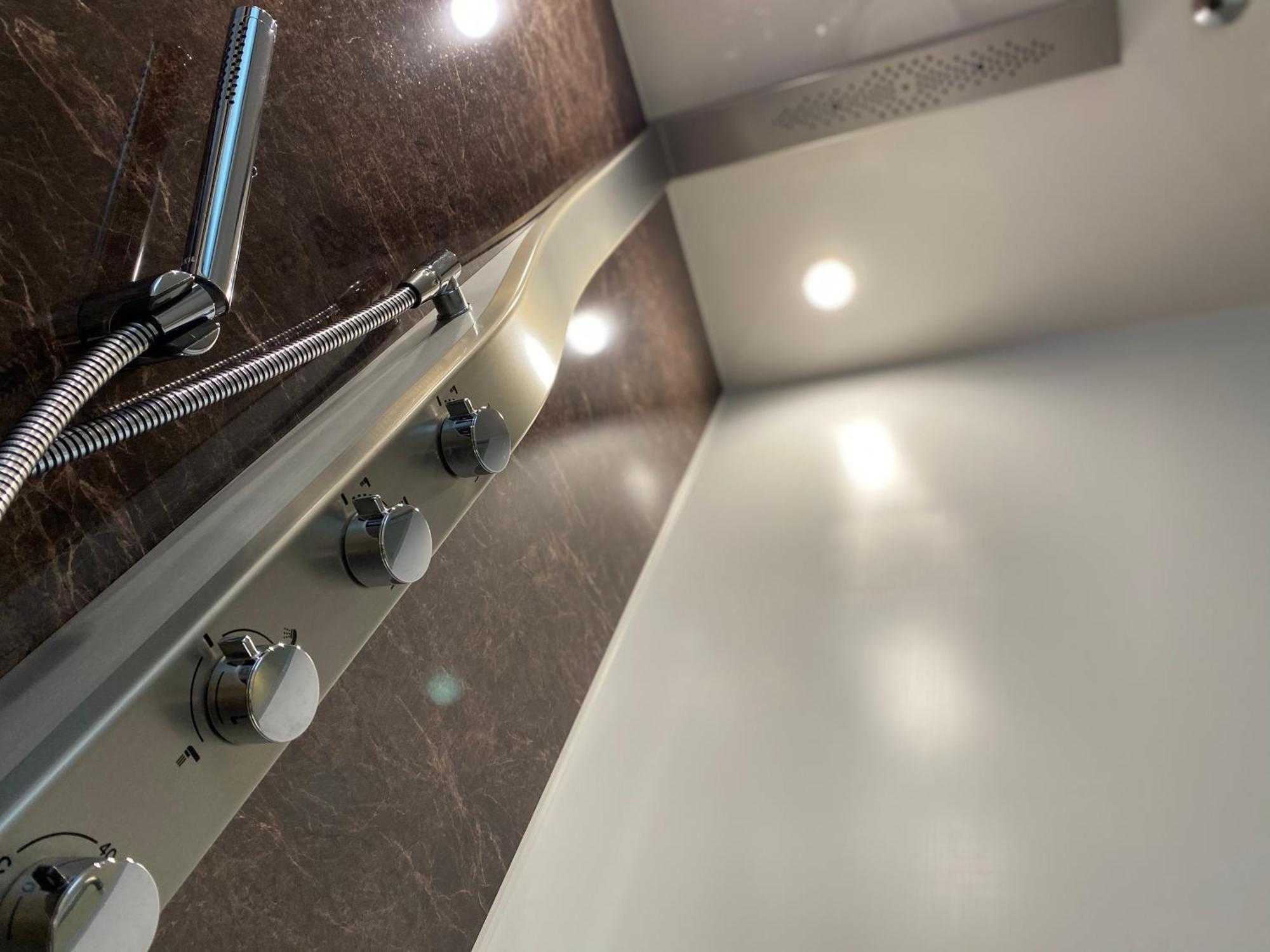 Randor Hotel Sapporo Suites Номер фото Shower controls